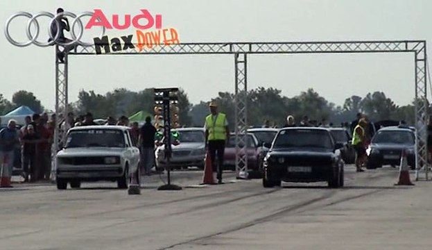 Lada 2107 Combi Vs. BMW E30 [E34 M5 Motor]