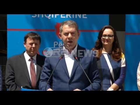 Kryesimi i PDIU - Pas fitores, Idrizi shtrëngon duart me kandidatin rival Halili