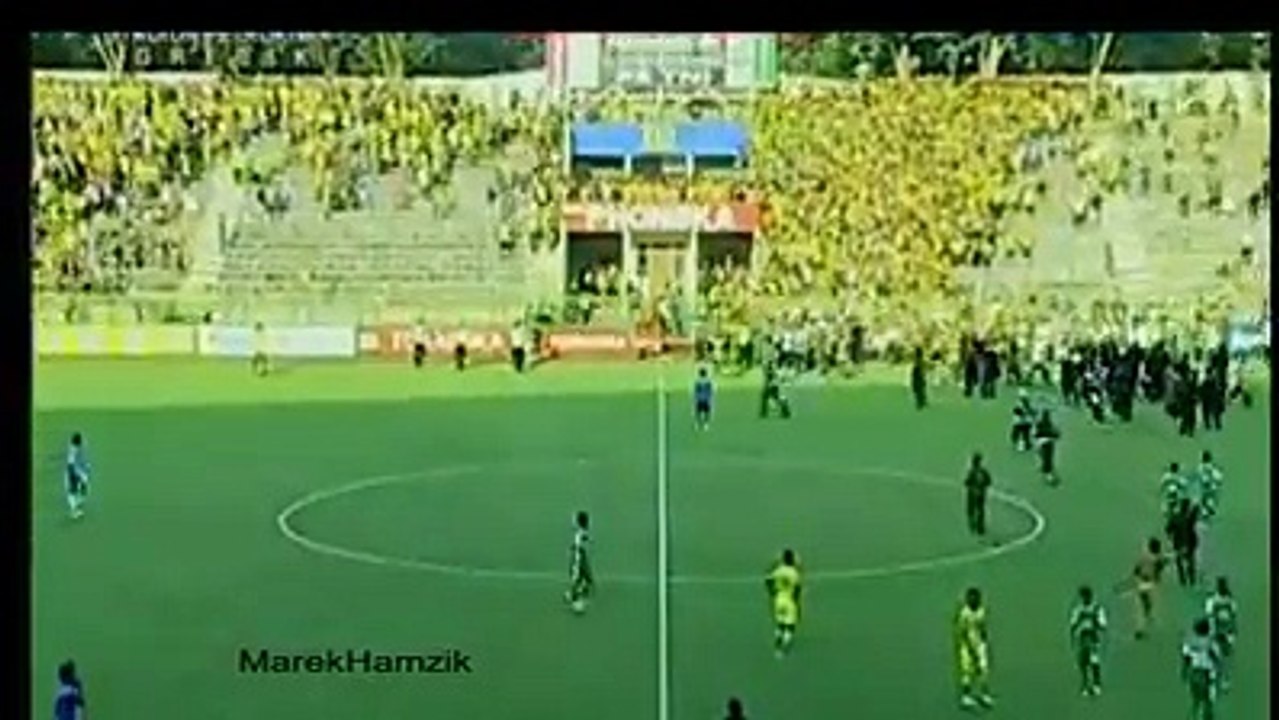 [Bentrok Suporter] Ultras Gresik vs PS TNI Fans