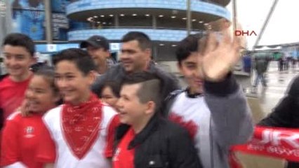 İngiltere-Türkiye Maçına Türk Taraftarlar Büyük İlgi Gösterdi