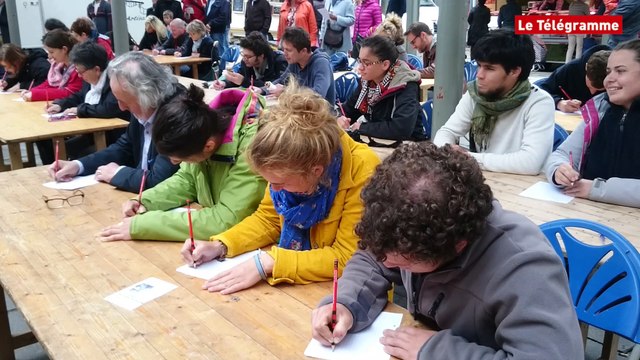 Saint-Brieuc. Retour sur les bancs de l'école pour une dictée publique