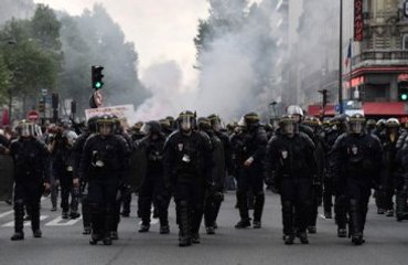 Paris'teki Protestoları Takip Eden RT Muhabiri Saldırıya Uğradı