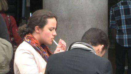 مستشفيات باريس تكافئ نساء حوامل توقفن عن التدخين