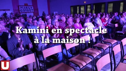 Kamini devant le public de son village en Thiérache