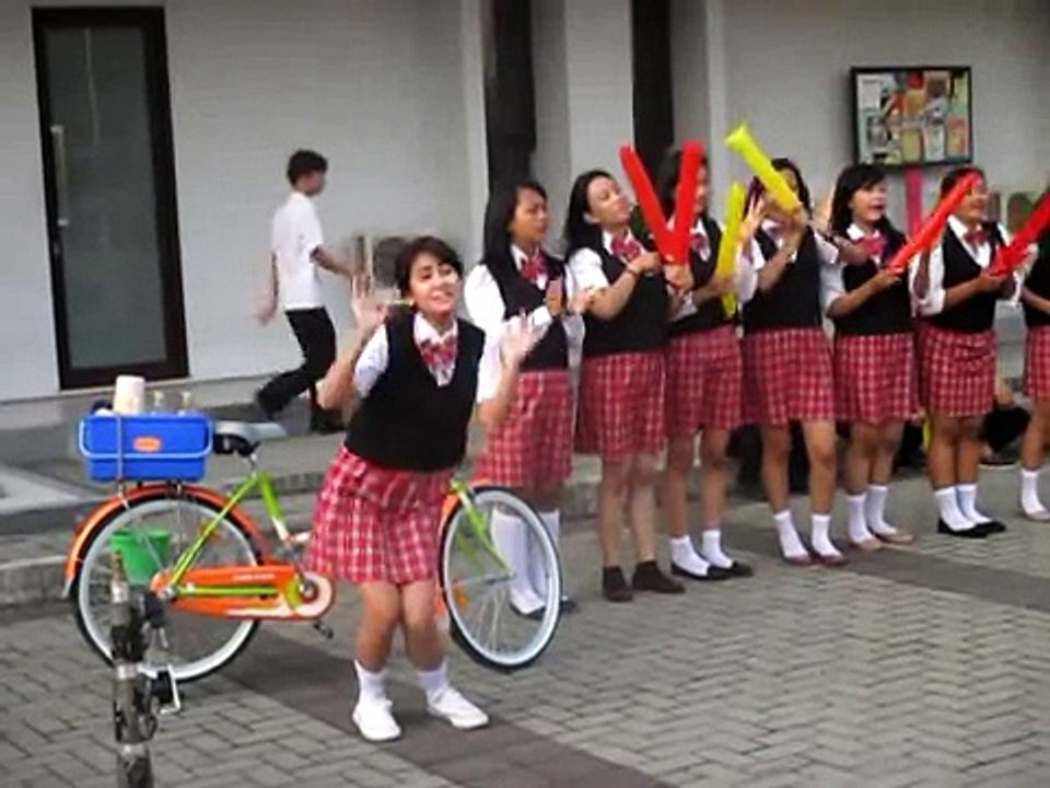 Jogetan Anisa Rahma yang lucu di Ftv Jamu Tokcer no 24