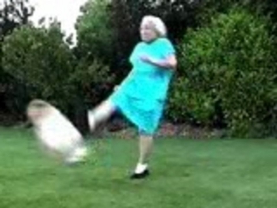 Gag - Mamy shoote un bébé