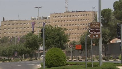 استقالة وزير الدفاع يربك الحكومة الإسرائيلية