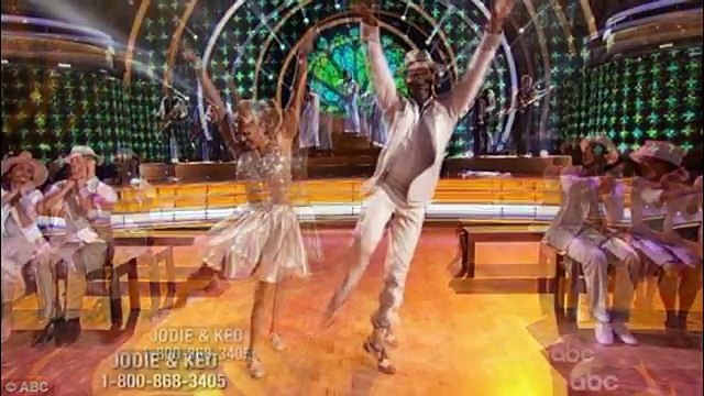 Carrie Ann Inaba fights back tears after model Nyle DiMarco dances in silence on DWTS