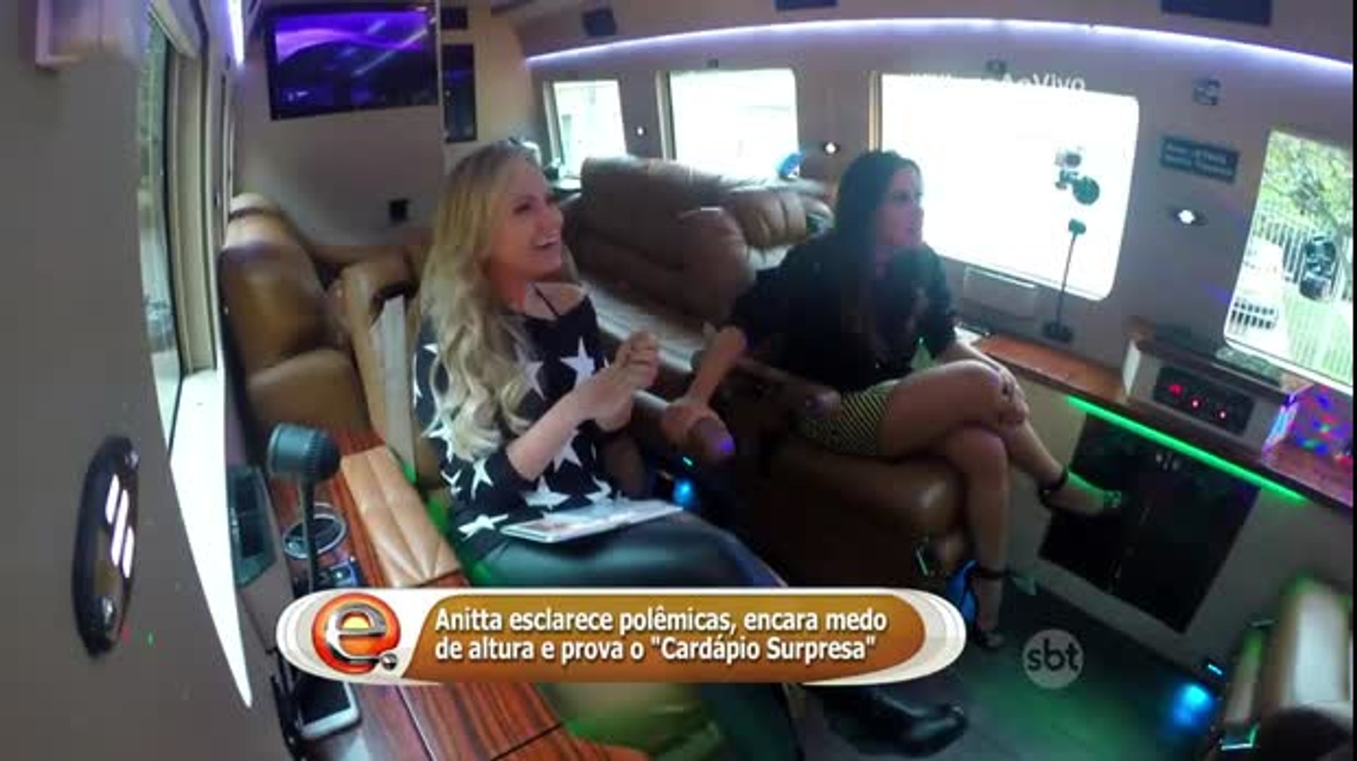 SBTpedia: Anitta e Eliana se aventuram em uma simulação de voo de  paraquedas no programa deste domingo; veja detalhes