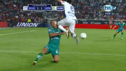 Diego Novaretti Knocked Out By Knee To The Face vs Pachuca!