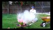 Exploser des pastèques avec du sel fondu porté à ébullition au fond de son jardin