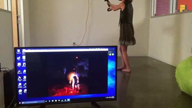 Elle a la peur de sa vie face aux Zombies dans un casque de réalité virtuelle