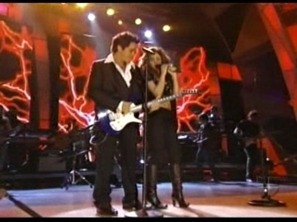 Shakira-La.Tortura-Live.The.Latin.Grammys.2006-JUANJo