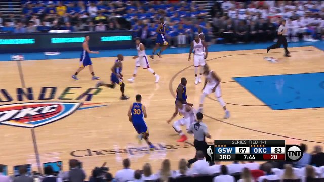 Draymond Green se fait bâcher par Serge Ibaka