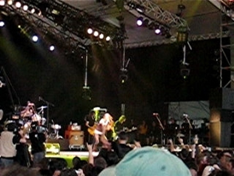 juliette & the licks - hot kiss