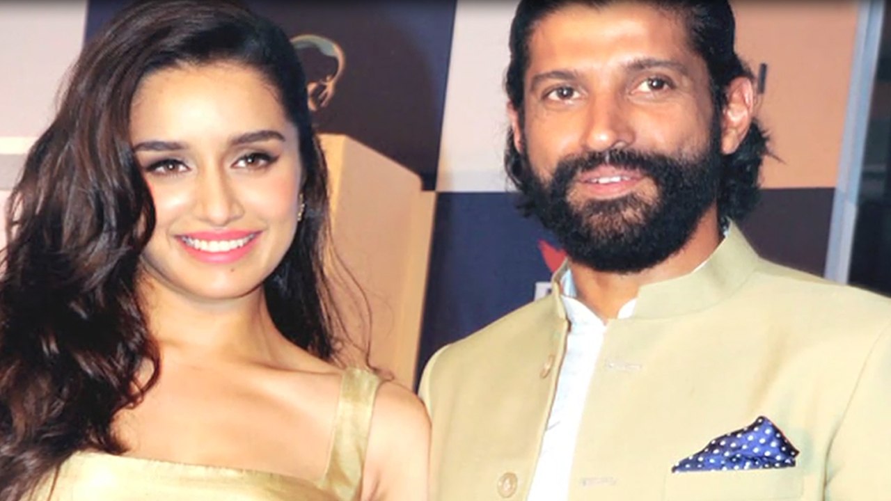 SHRADDHA KAPOOR AND FARHAN AKHTAR  STAYED IN BATHROOM FOR 30 MIINUTE | Bollywood News | Vianet Bollywood