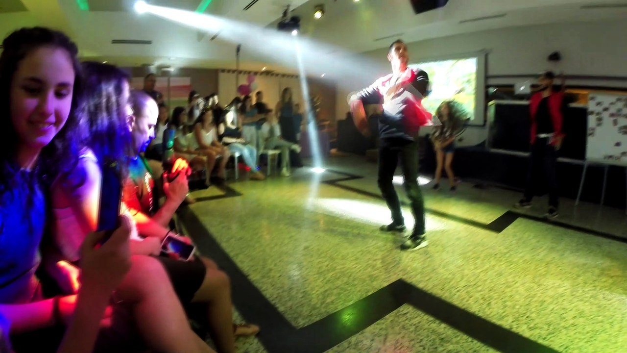 ריקוד בת מצווה מדהים של שני האלופה