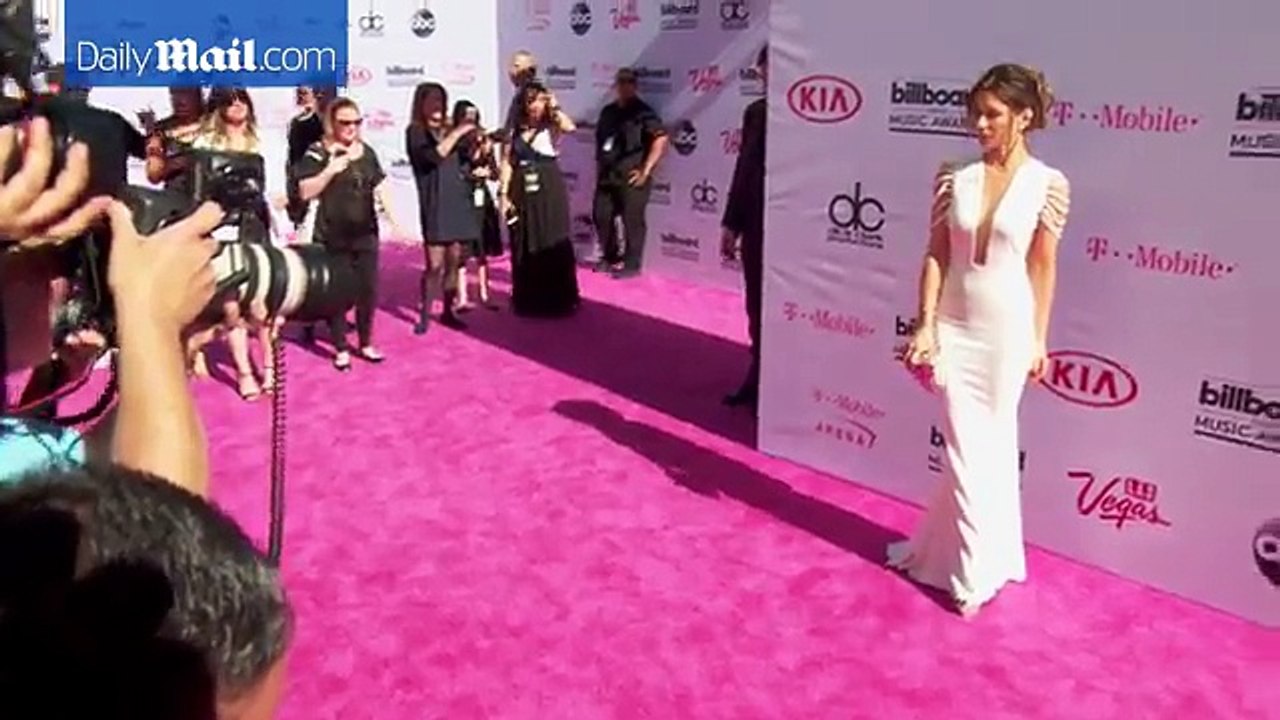 Kate Beckinsale chic in white at 2016 Billboard Music Awards