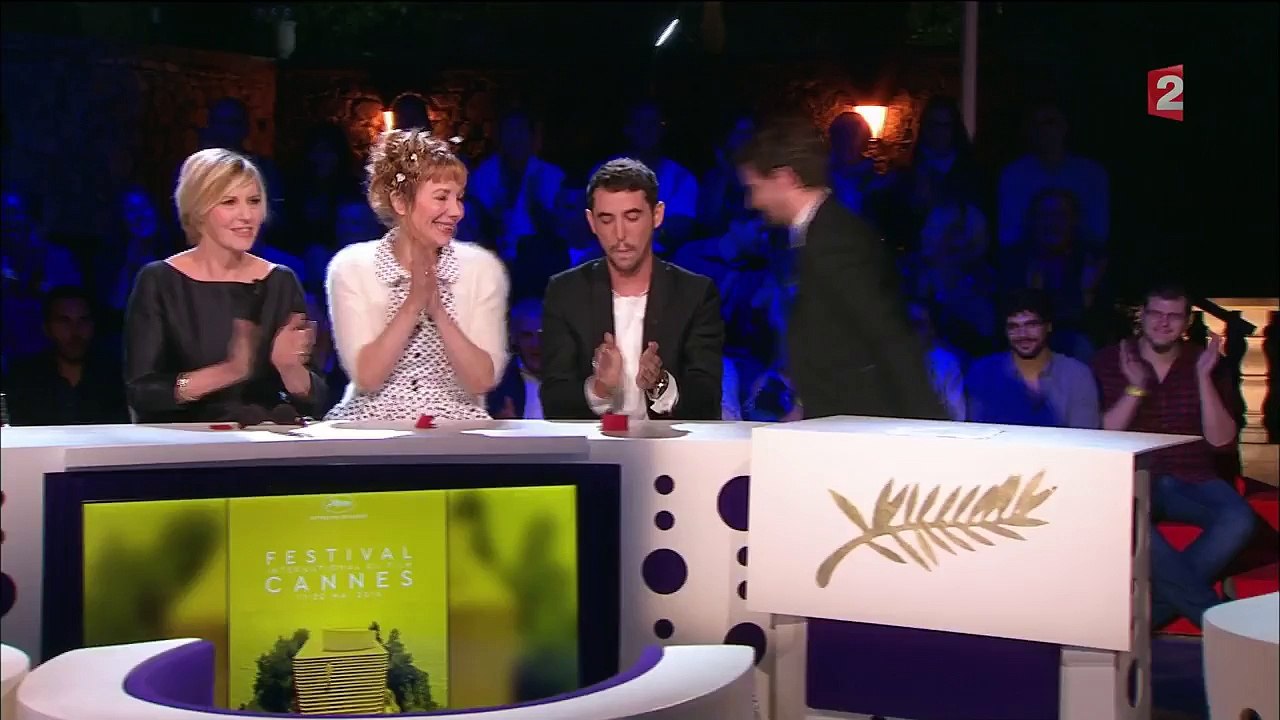 ONPC : Léa Salamé et Yann Moix s'embrassent sur le plateau