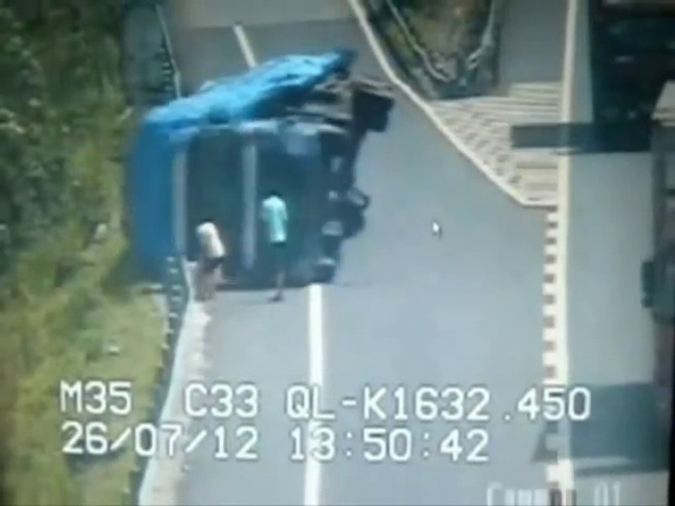Woman Saves Husband and kid From Falling Truck