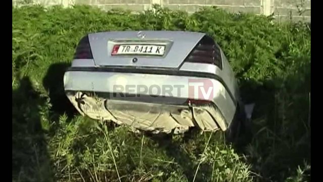 Report TV - Përplasen dy makina në rrugën Fushë Krujë- Vorë, 3 të plagosur