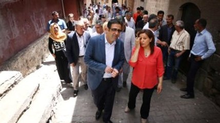 HDP'lileri Sur Esnafından Polis Korudu: Hainler Evimizi Başımıza Yıktınız