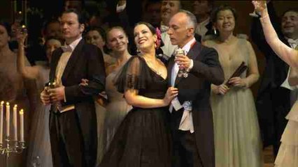 Coppola y Valentino desvelan su "Traviata" a celebridades del cine y la moda