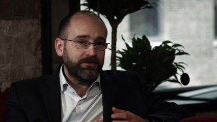 Ce bracelet connecté vous envoie une décharge à chaque fois que vous dépensez trop !