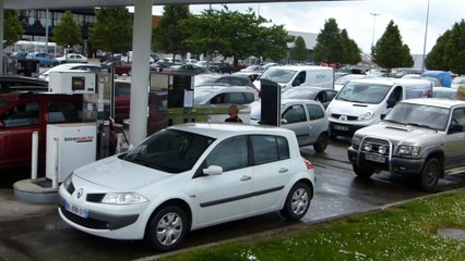 Chauny: queue phénoménale à la station essence