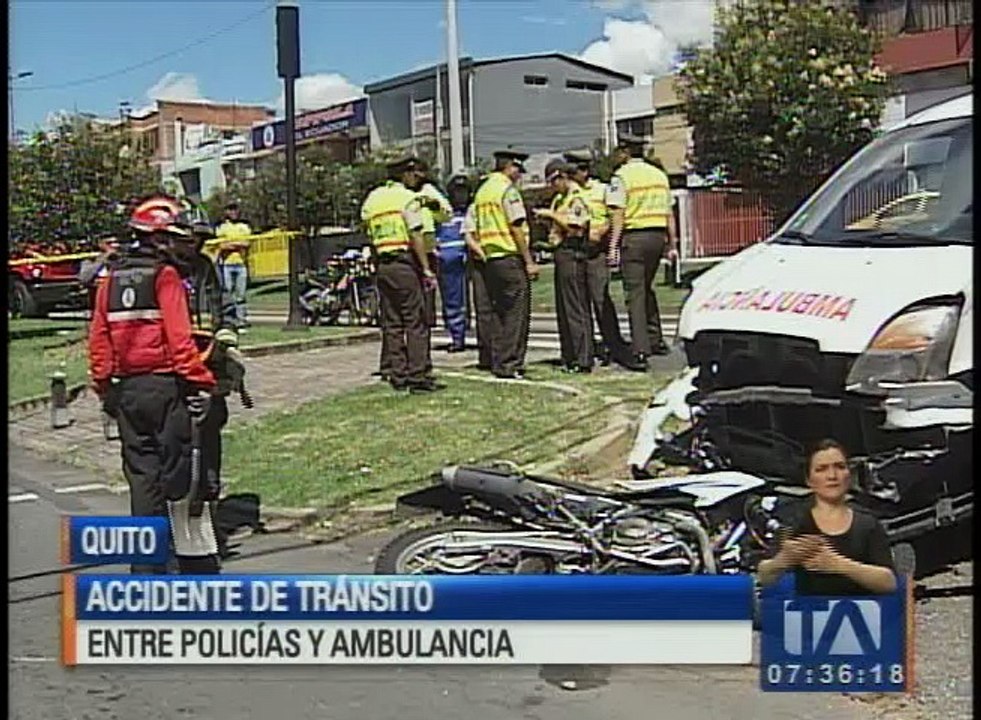 Se registró un accidente de tránsito entre policías y una ambulancia