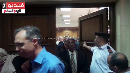 بالفيديو.. خالد على فى مهمة خاصة بمحكمة زينهم.. وحقوقيون يؤازرون متهمى التمويل الأجنبى