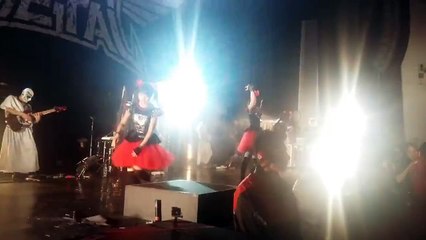 BABYMETAL Moa flag mistake Mexico 2015