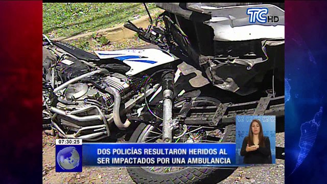 Policías resultaron heridos al ser impactados por una ambulancia
