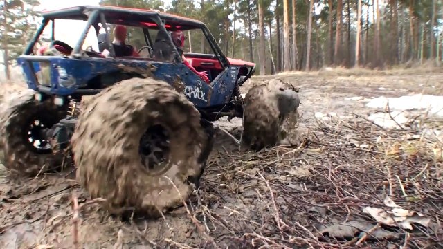 RC Trucks Scale Offroad 4x4 MUD Adventures – Mercedes Ener-G-Force VS Axial Wraith