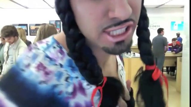 JENNIFER LOPEZ DANCING IN APPLE STORE TO ON THE FLOOR