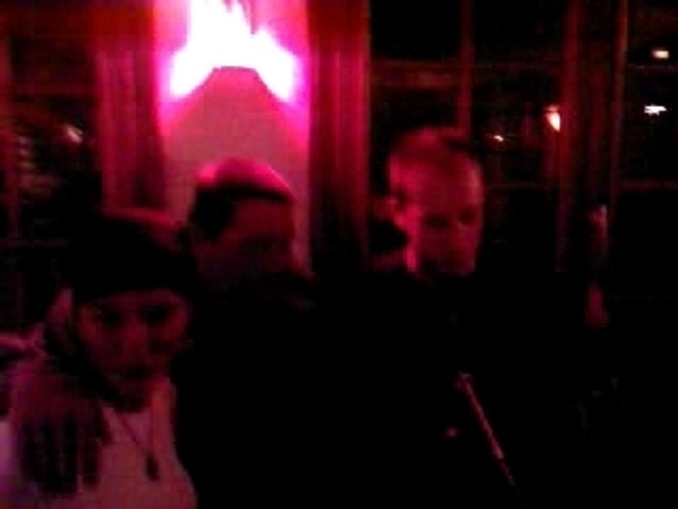 Toujours Jean-Noel qui chante...