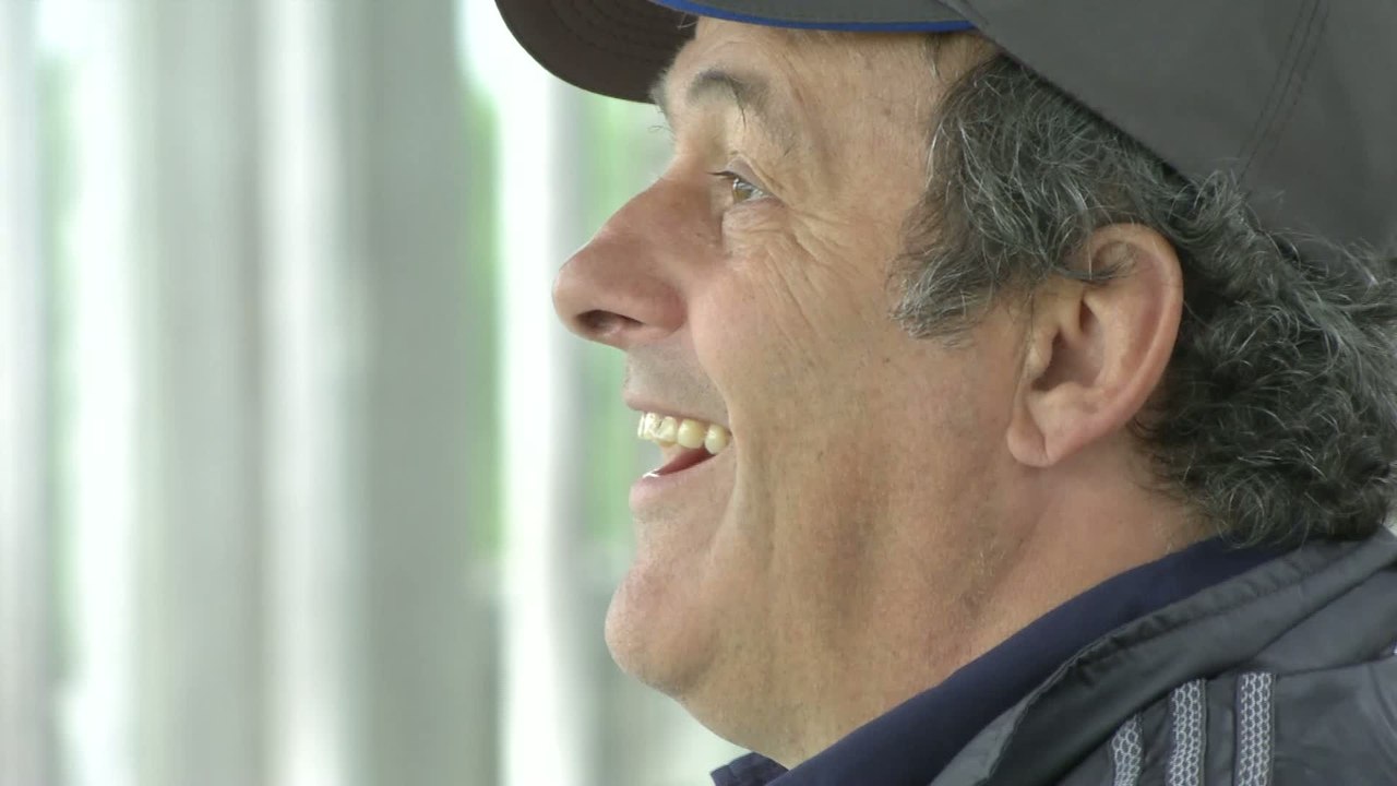 Foot - Golf : Michel Platini au practice