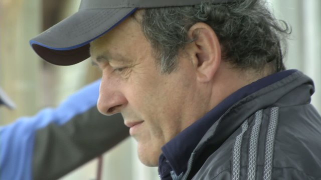 Foot - Golf : Michel Platini au practice
