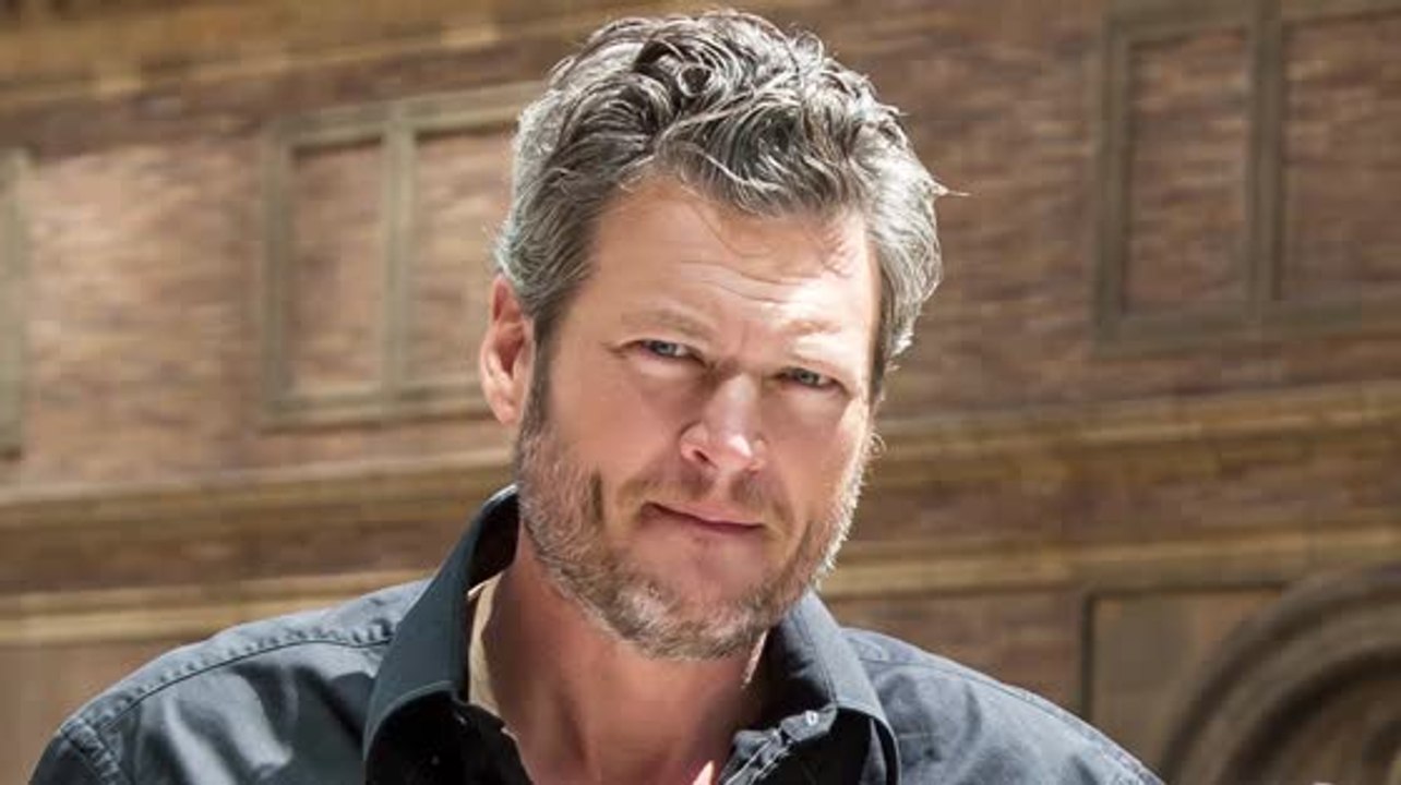 Blake Shelton versteckt seine 'Herrenbrüste'