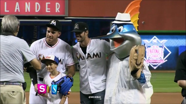 William Levy @willylevy29 lanzó la primera bola en un juego de Los Marlins || SLS