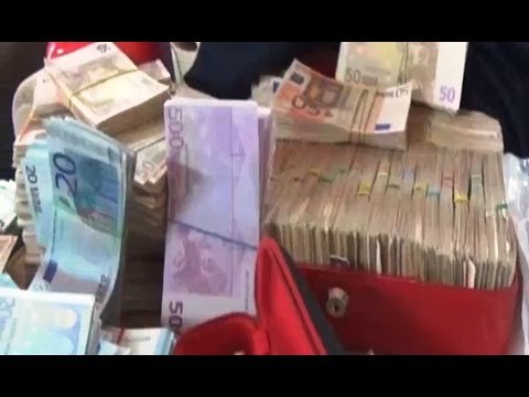 Cesa (CE) - Un chilo di cocaina e oltre 400mila euro in casa: arrestata coppia (20.05.16)