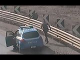 Siracusa - Tenta il suicidio lanciandosi dal viadotto, salvato dalla Polizia (19.05.16)