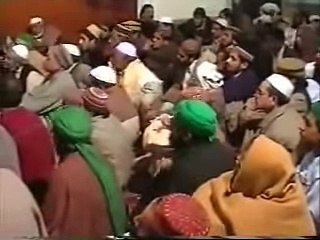 Qabr ko Chumna aur Sajda karna kaisa hai--- Mufti Akmal Sahab