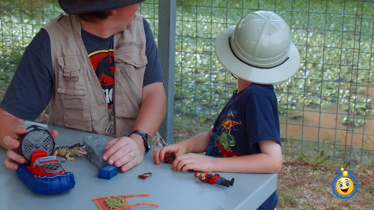 Awesome Gators & Amazing Reptiles at Wildlife Park, Kids Family Fun Playground & Surprise Toys Hunt