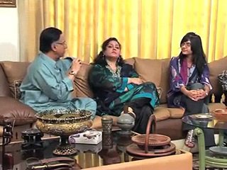 Video herunterladen: Daughter First Time Asking a Question From Hassan Nisar