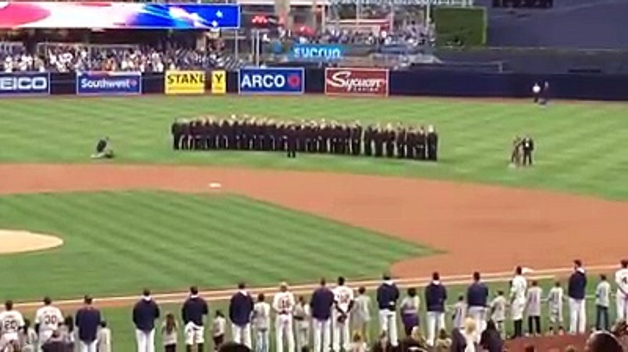 Chorale Gay interdite de chanter l'hymne et humiliée lors d'un match de Baseball, remplacée par une chanteuse Solo