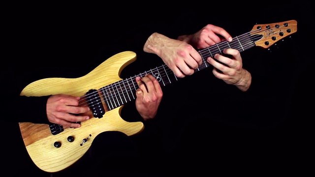 One de Metallica jouée par 6 mains sur 1 guitare en même temps !