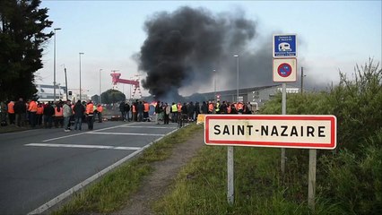 الشرطة الفرنسية تفرق محتجين يحاصرون مصفاة نفط