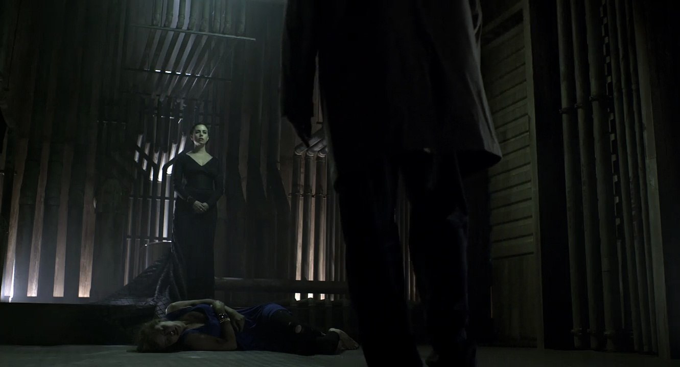 Vampires attack a girl and cut its nick and dead