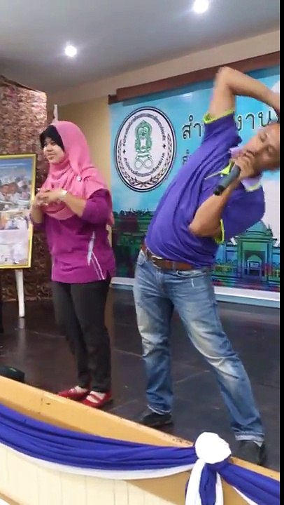 Chicken dance  by  kim  &  dada